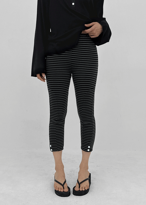 Cellom Stripe Button Capri Leggings