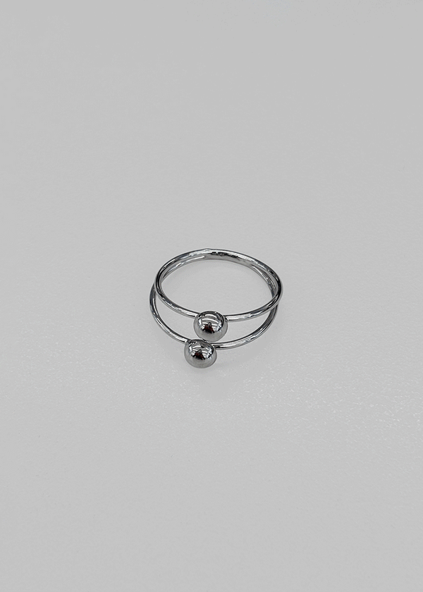 Kipple silver ball layered ring