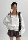 Ratton Boat Neck Off-shoulder Man-to-man