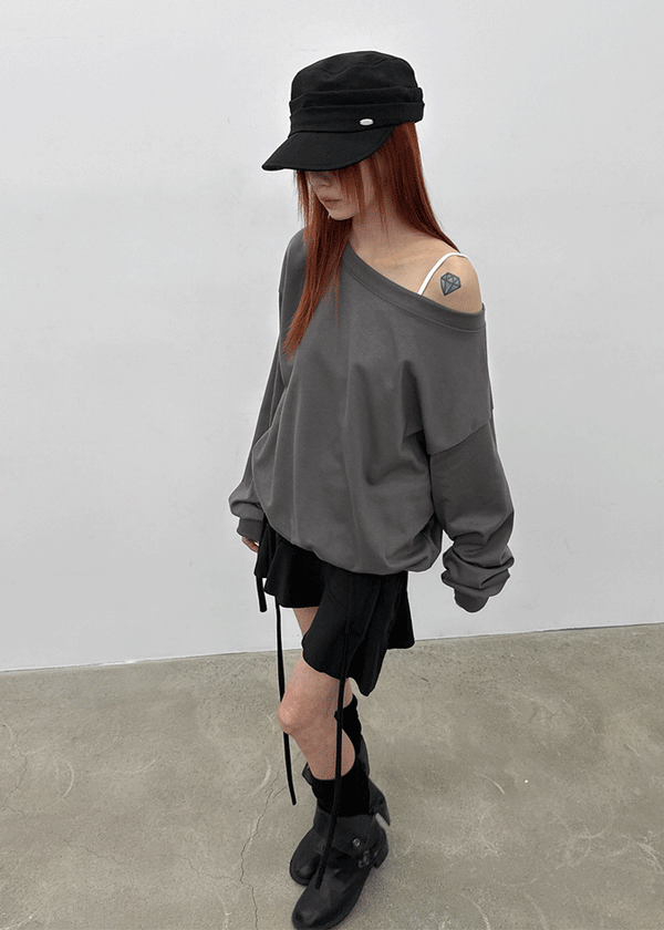 Herizel Loose Fit Off-Shoulder Sweatshirt