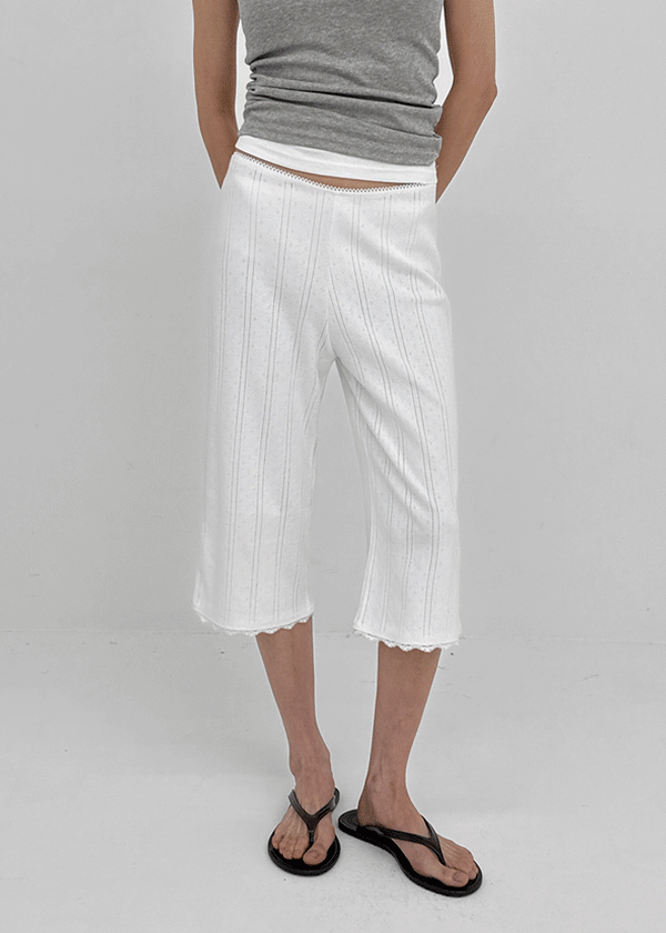 Combing Lace Punching Capri Pants