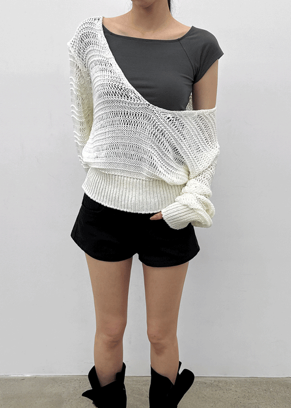 Kipong Deep V-neck Net Knit